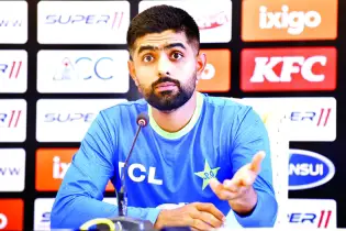 বাবরকে সাহসী হতে বলছেন আফ্রিদি 
