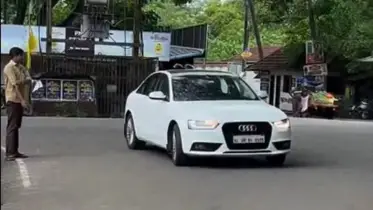 অডি গাড়িতে এসে সবজি বিক্রি