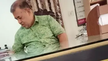 জেলা শিক্ষা অফিসার এখন প্রধান শিক্ষক!