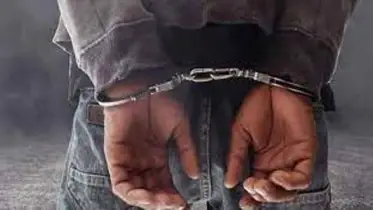 পুলিশকে কুপিয়ে হাতকড়াসহ পালালো আসামি