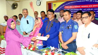 বঙ্গবন্ধু কন্যা পিছিয়ে পড়া নারীদের অর্থনীতিতে সম্পৃক্ত করেছেন