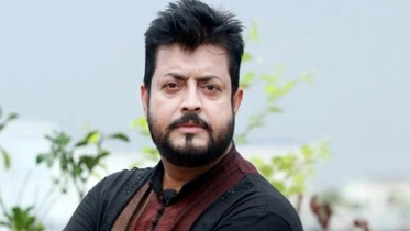 কলা ও ডাব নিয়ে চিত্রনায়ক ওমর সানীর অপেক্ষা