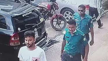 ব্যাংকে ঢুকে ২০ লাখ টাকা ছিনতাই, দুই পুলিশ কনস্টেবলসহ গ্রেপ্তার ৫