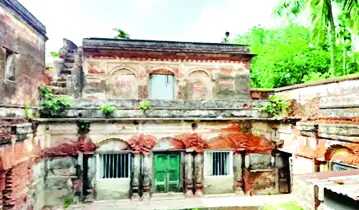 কাছারি ও অন্দরমহলে  স্টাকো নকশা,  সংস্কারের অভাবে জীর্ণ