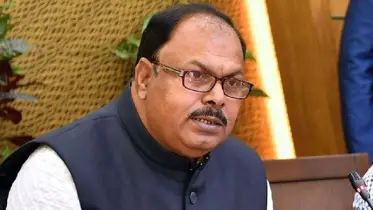 ঘুষের টাকা ফেরত দিলেন প্রতিমন্ত্রী জাকির হোসেন