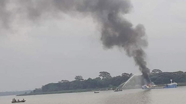 সুগন্ধা নদীতে তেলবাহী জাহাজে বিস্ফোরণে ৪ শ্রমিক দগ্ধ