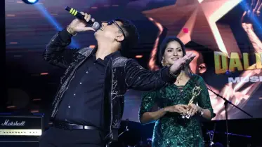 নিউইয়র্কে গান গেয়ে মঞ্চ মাতালেন জায়েদ খান