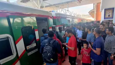 কক্সবাজারের ট্রেনযাত্রায় ইতিহাসের সাক্ষী ১ হাজার ২০ যাত্রী
