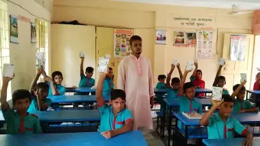 শিক্ষার্থীরা প্রতিদিন পাচ্ছে দুধ