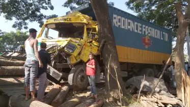 অটোরিকশা ও পিকআপকে কাভার্ডভ্যানের ধাক্কা, নিহত ৩