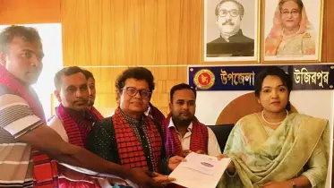 যে দলের হয়ে মনোনয়নপত্র নিলেন শিল্পী নকুল কুমার
