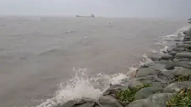 নিম্নচাপের প্রভাবে ভোলায় বইছে দমকা হাওয়া, সঙ্গে ভারী বর্ষণ