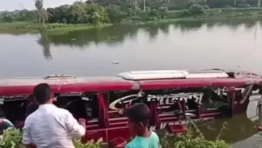 যাত্রীবাহী বাস পানিতে, প্রাণ হারাল একই পরিবারের ৩ জন