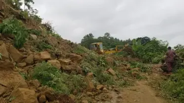 পাহাড় ধসে মহালছড়ি-সিন্দুকছড়ি সড়কে যান চলাচল বন্ধ