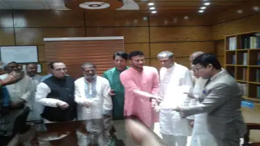 মাগুরায় সাকিব আল হাসানের মনোনয়ন পত্র দাখিল 