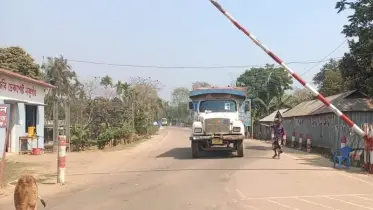 তিন বছর পর নাকুগাঁও চেকপোস্ট দিয়ে যাত্রী পারাপার 