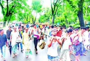 বায়ান্ন বছর পর ফুটে  ওঠে যুদ্ধবিভীষিকা  অবর্ণনীয় দুর্দশা