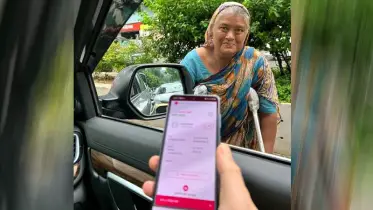 বিকাশের মাধ্যমে ভিক্ষা নিলেন ভিক্ষুক, ছবি ভাইরাল