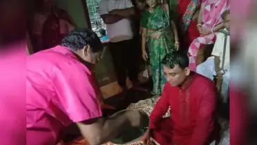 ৩০ কর্মদিবসের মধ্যে বিয়ে করার নোটিশ, বিয়ের পিঁড়িতে সেই শিক্ষক
