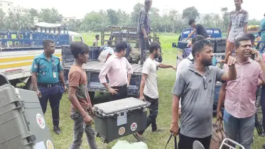 সোমবার খুলনা সিটি কর্পোরেশন নির্বাচন, কেন্দ্রে পৌঁছেছে সরঞ্জাম