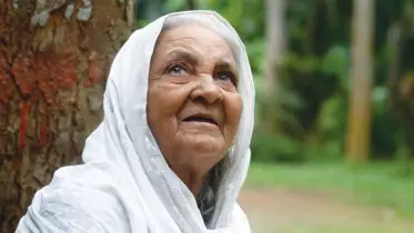 বৃদ্ধা মায়ের ঠাঁই হলো ছাগলের ঘরে