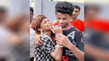 স্বামীর অত্যাচারে ঘর ছাড়া, ভিডিও দেখে মাকে ফেরালেন ছেলে