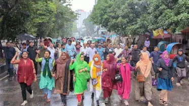 বৃষ্টি ভেজা সকালে রিজভীর নেতৃত্বে মিছিল