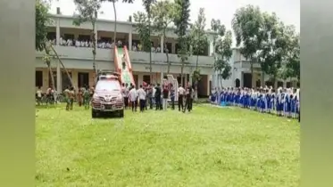 হিজাব না পরায় ৯ ছাত্রীর চুল কেটে দিলেন শিক্ষিকা