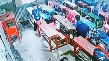 ক্লাস রুমে ফ্যান ছিঁড়ে পড়ল শিক্ষার্থীদের মাথায়