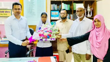 বাল্যবিয়ে প্রতিরোধে সাহসী কিশোরীকে সংবর্ধনা
