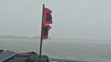 বঙ্গোপসাগর উত্তাল: দুশ্চিন্তায় ১০ হাজার জেলে 