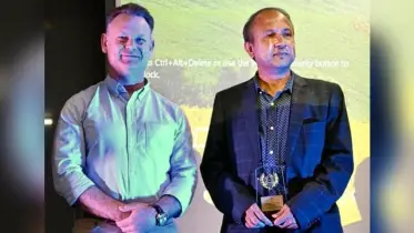 সিডনিতে সৃজনশীলতায় সম্মাননা পেলেন কামাল পাশা