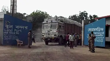 সোনা মসজিদ স্থলবন্দর দিয়ে পাথর আমদানি শুরু