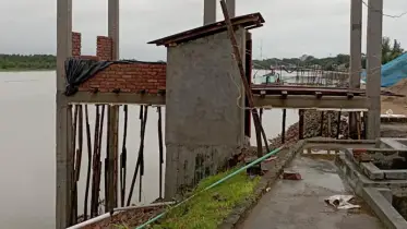 নদী দখল করে পাকা স্থাপনা নির্মাণ, অপসারণের দাবি 