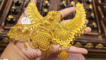 স্বর্ণের দাম কমল, ভরি এখন লাখের নিচে