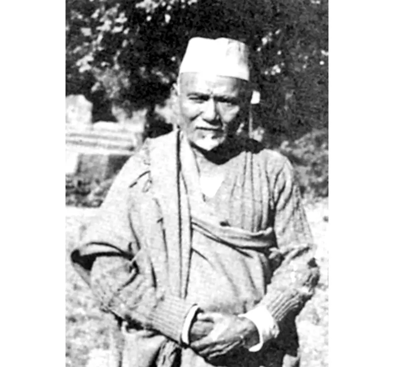 সুরের জগতে চিরঞ্জীব সাধক সুরের জগতে চিরঞ্জীব সাধক