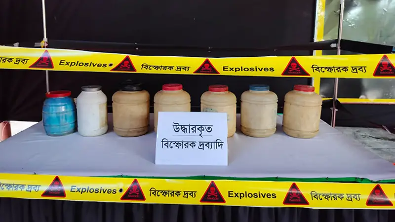 ৪৩ কেজি বিস্ফোরক অস্ত্রসহ আরসা কমান্ডার আটক ৪৩ কেজি বিস্ফোরক অস্ত্রসহ আরসা কমান্ডার আটক