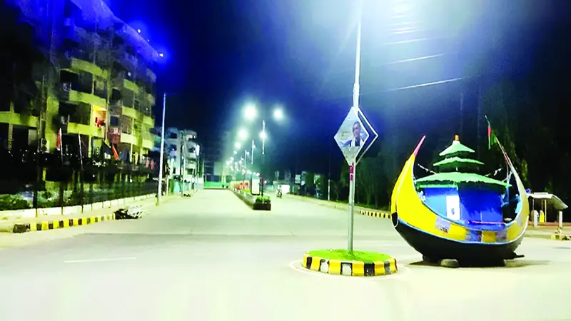 নতুন সুসজ্জিত রাস্তা সড়ক বাতিতে বদলে যাওয়া শহর নতুন সুসজ্জিত রাস্তা সড়ক বাতিতে বদলে যাওয়া শহর