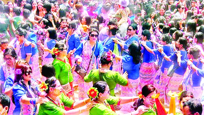 জলকেলি, র্যালি-উৎসব আয়োজনে পাহাড় রঙিন জলকেলি, র্যালি-উৎসব আয়োজনে পাহাড় রঙিন