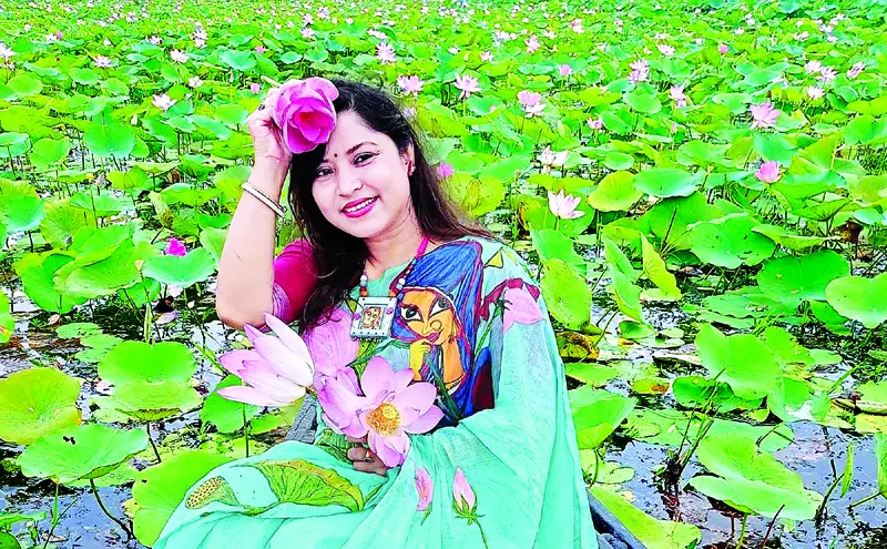 অপরূপ সৌন্দর্য নিয়ে ভ্রমণ পিপাসুদের আকৃষ্ট করে অপরূপ সৌন্দর্য নিয়ে ভ্রমণ পিপাসুদের আকৃষ্ট করে