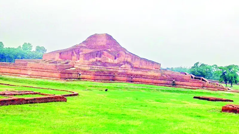 পাহাড়পুর বৌদ্ধ বিহারে আধুনিক সড়ক নির্মাণ করা হচ্ছে