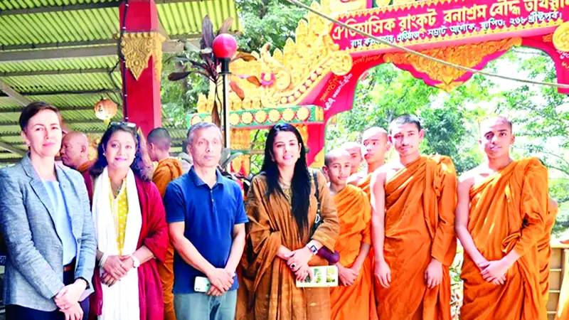 রামু বৌদ্ধ বিহার পরিদর্শনে ৩৪ কূটনীতিক রামু বৌদ্ধ বিহার পরিদর্শনে ৩৪ কূটনীতিক