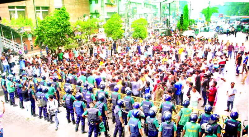 স্মারকলিপি দিয়ে বিদ্যুৎ ভবন ছাড়ল বিএনপি স্মারকলিপি দিয়ে বিদ্যুৎ ভবন ছাড়ল বিএনপি
