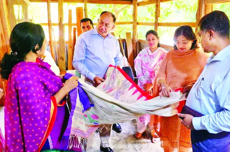 এবার কলা গাছের তন্তু থেকে সিল্কি শাড়ি, বাহারি হস্তশিল্প এবার কলা গাছের তন্তু থেকে সিল্কি শাড়ি, বাহারি হস্তশিল্প