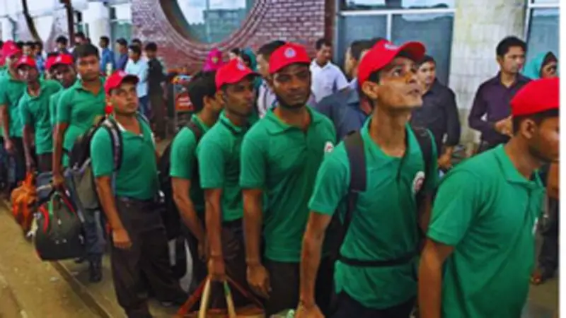 নভেম্বর পর্যন্ত রেকর্ড ১২ লাখ ৪ হাজার কর্মী বিদেশ গেছেন নভেম্বর পর্যন্ত রেকর্ড ১২ লাখ ৪ হাজার কর্মী বিদেশ গেছেন