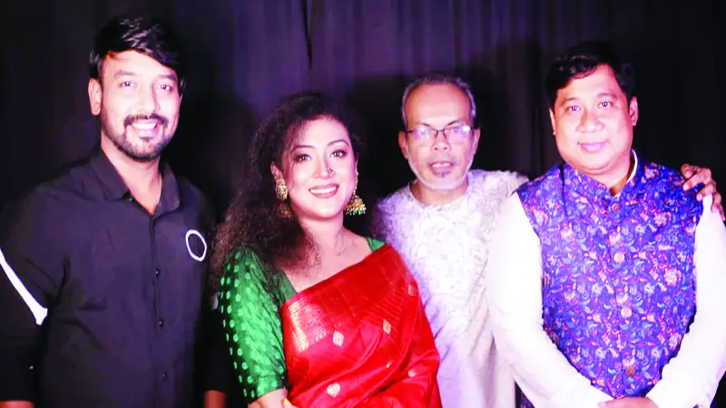 রাজীব-প্রিয়াংকার কণ্ঠে বিজয়ের গান রাজীব-প্রিয়াংকার কণ্ঠে বিজয়ের গান