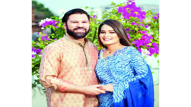 পুতুল-রেজার ‘দূরত্ব’ পুতুল-রেজার ‘দূরত্ব’