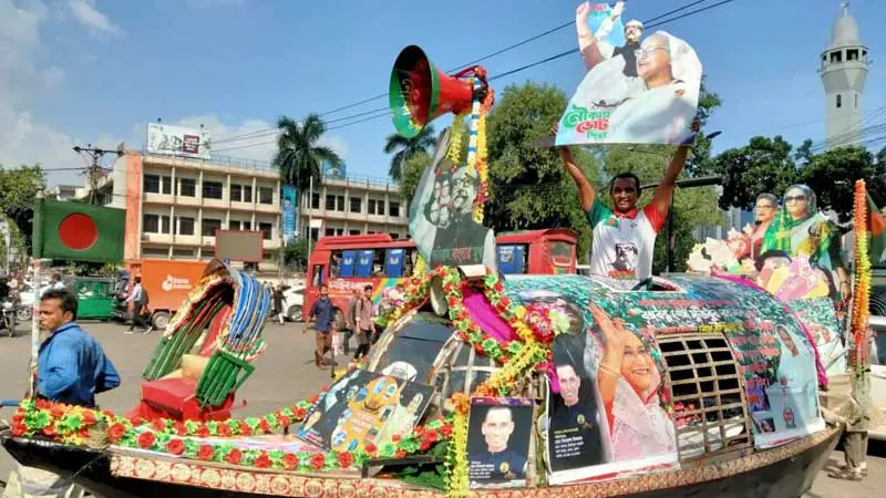 নমিনেশন ফর্ম সংগ্রহ করতে আসা প্রার্থীদের উপচে পড়া ভিড়