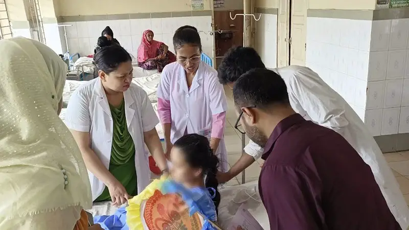 দাউদকান্দিতে পাঁচ স্কুলের ২২ শিক্ষার্থী অসুস্থ হয়ে হাসপাতালে ভর্তি দাউদকান্দিতে পাঁচ স্কুলের ২২ শিক্ষার্থী অসুস্থ হয়ে হাসপাতালে ভর্তি