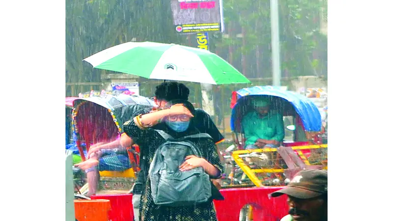 ঢাকায় হঠাৎ ঝুম বৃষ্টি